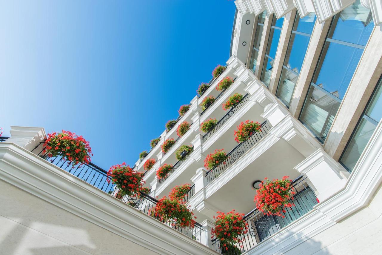 Casa Di Fiore Spa And Medical Hotel, Mineral Pools & Private Beach Kranevo Ngoại thất bức ảnh The hotel's balconies